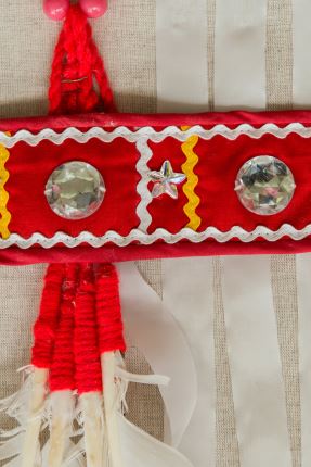 材質	羽毛、毛線、棉、麻、亮片、塑膠串珠、人造纖維