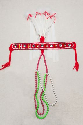 材質	羽毛、毛線、棉、麻、亮片、塑膠串珠、人造纖維