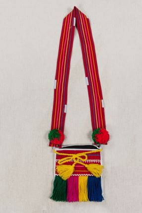 材質	羽毛、毛線、棉、麻、亮片、塑膠串珠、人造纖維