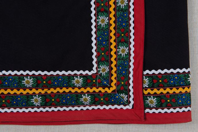 毛線、羽毛、棉、麻、鈴鐺、塑膠串珠