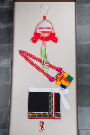 毛線、羽毛、棉、麻、鈴鐺、塑膠串珠