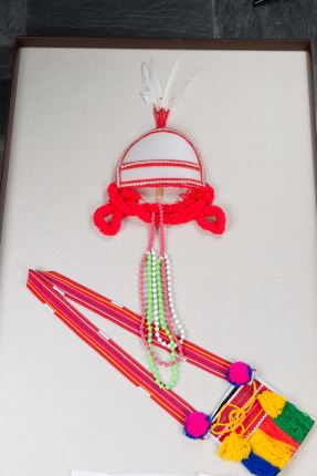 毛線、羽毛、棉、麻、鈴鐺、塑膠串珠