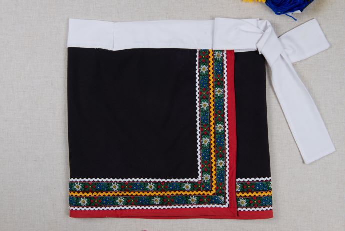 毛線、羽毛、棉、麻、鈴鐺、塑膠串珠