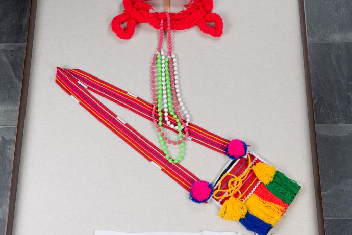 毛線、羽毛、棉、麻、鈴鐺、塑膠串珠