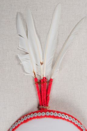 毛線、羽毛、棉、麻、鈴鐺、塑膠串珠