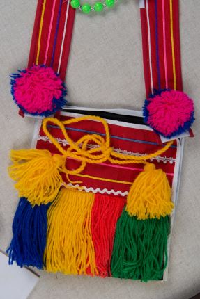 毛線、羽毛、棉、麻、鈴鐺、塑膠串珠