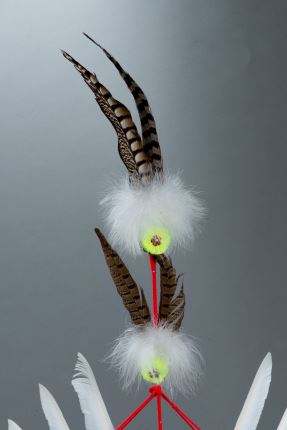 羽毛、毛線、亮片、塑膠串珠、棉、麻、山豬牙、竹條、人造纖維