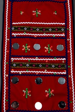 羽毛、毛線、亮片、塑膠串珠、棉、麻、人造纖維、鐵