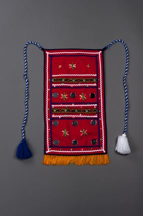 羽毛、毛線、亮片、塑膠串珠、棉、麻、人造纖維、鐵