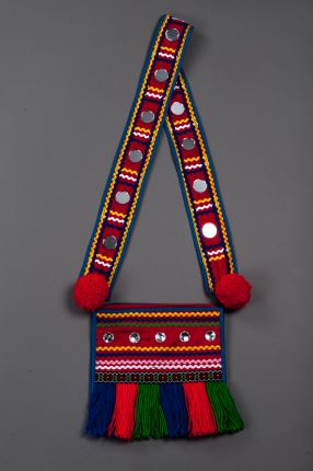 羽毛、毛線、亮片、塑膠串珠、棉、麻、人造纖維、鐵