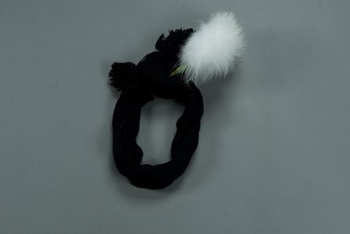 羽毛、塑膠串珠、毛線、棉布