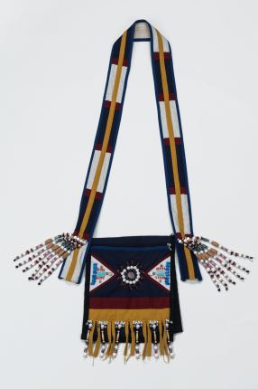 棉、麻、羽毛、毛線、塑膠串珠、鈴鐺、亮片