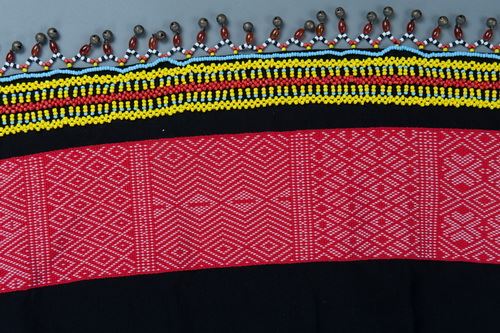 麻、棉、玻璃珠、瑪瑙珠、銅