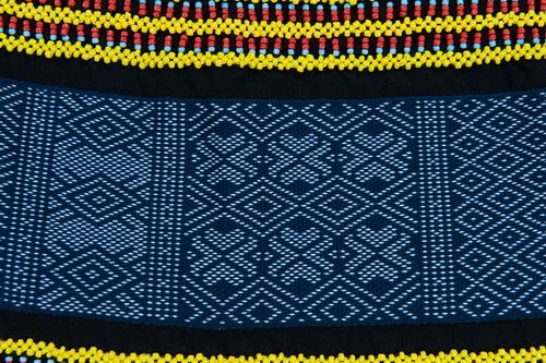 麻、棉、玻璃珠、瑪瑙珠、銅